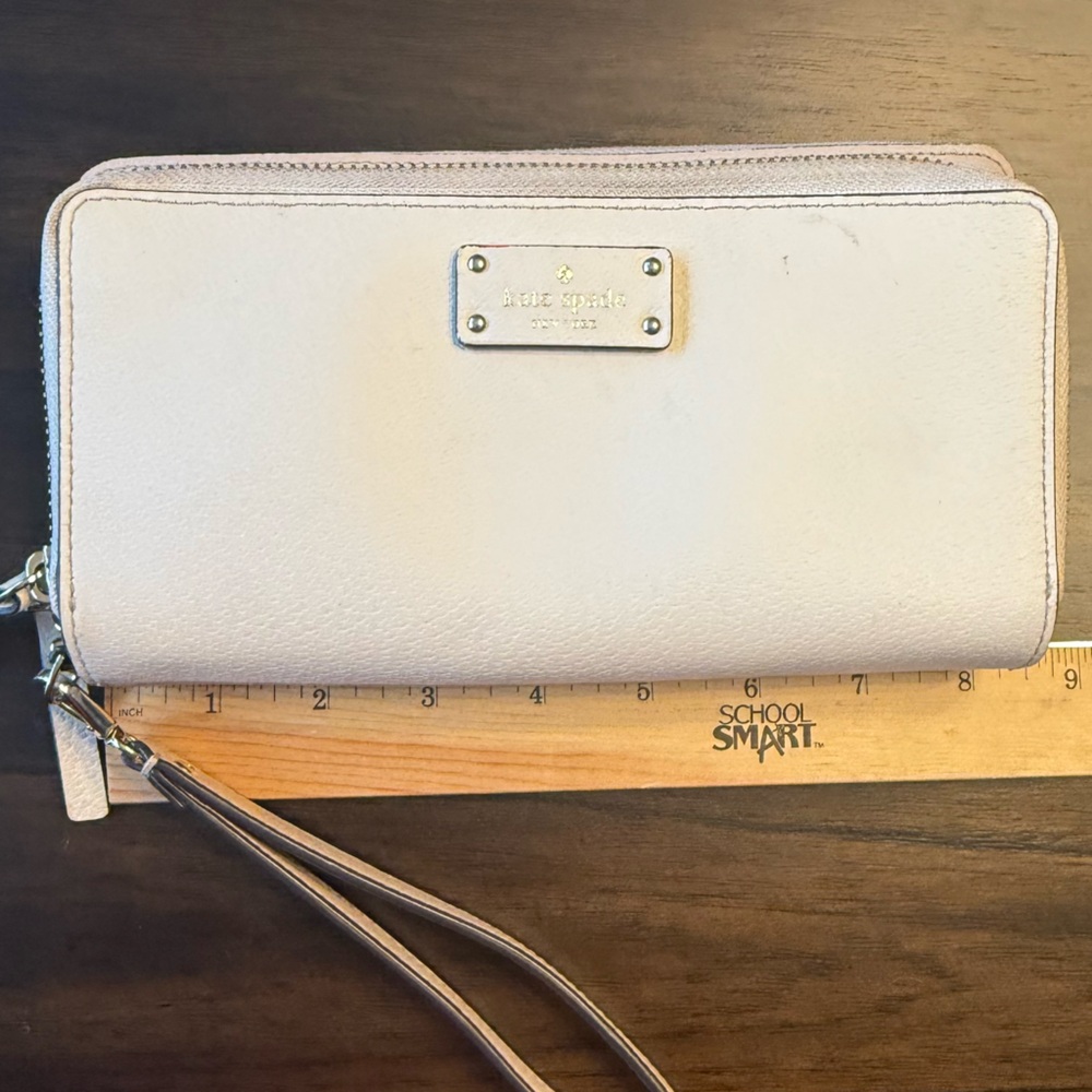 Kate Spade two tone wristlet excellent condition